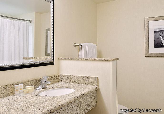 Courtyard Fort Myers At I-75 And Gulf Coast Town Center Estero Room photo