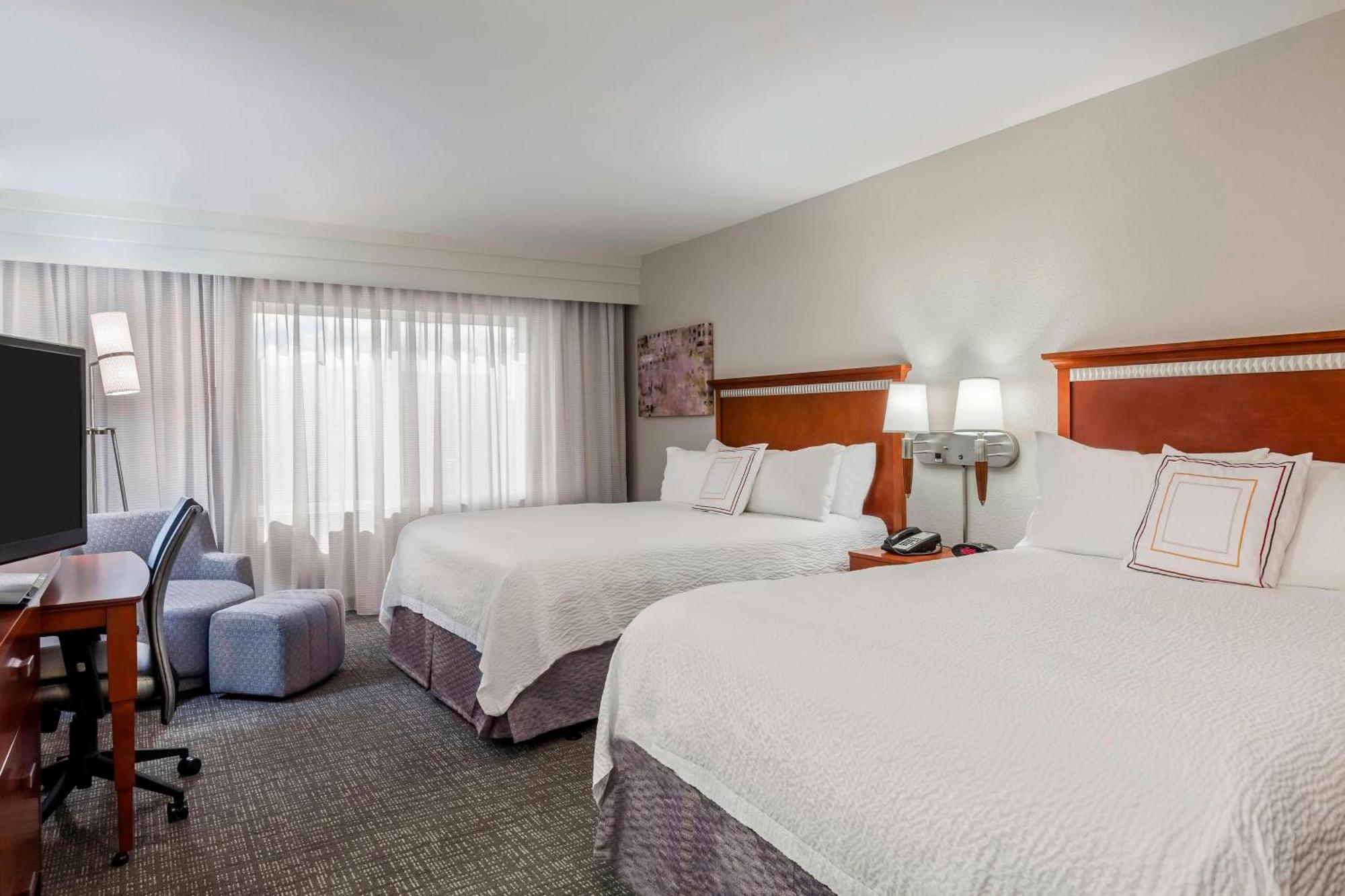 Courtyard Fort Myers At I-75 And Gulf Coast Town Center Estero Exterior photo
