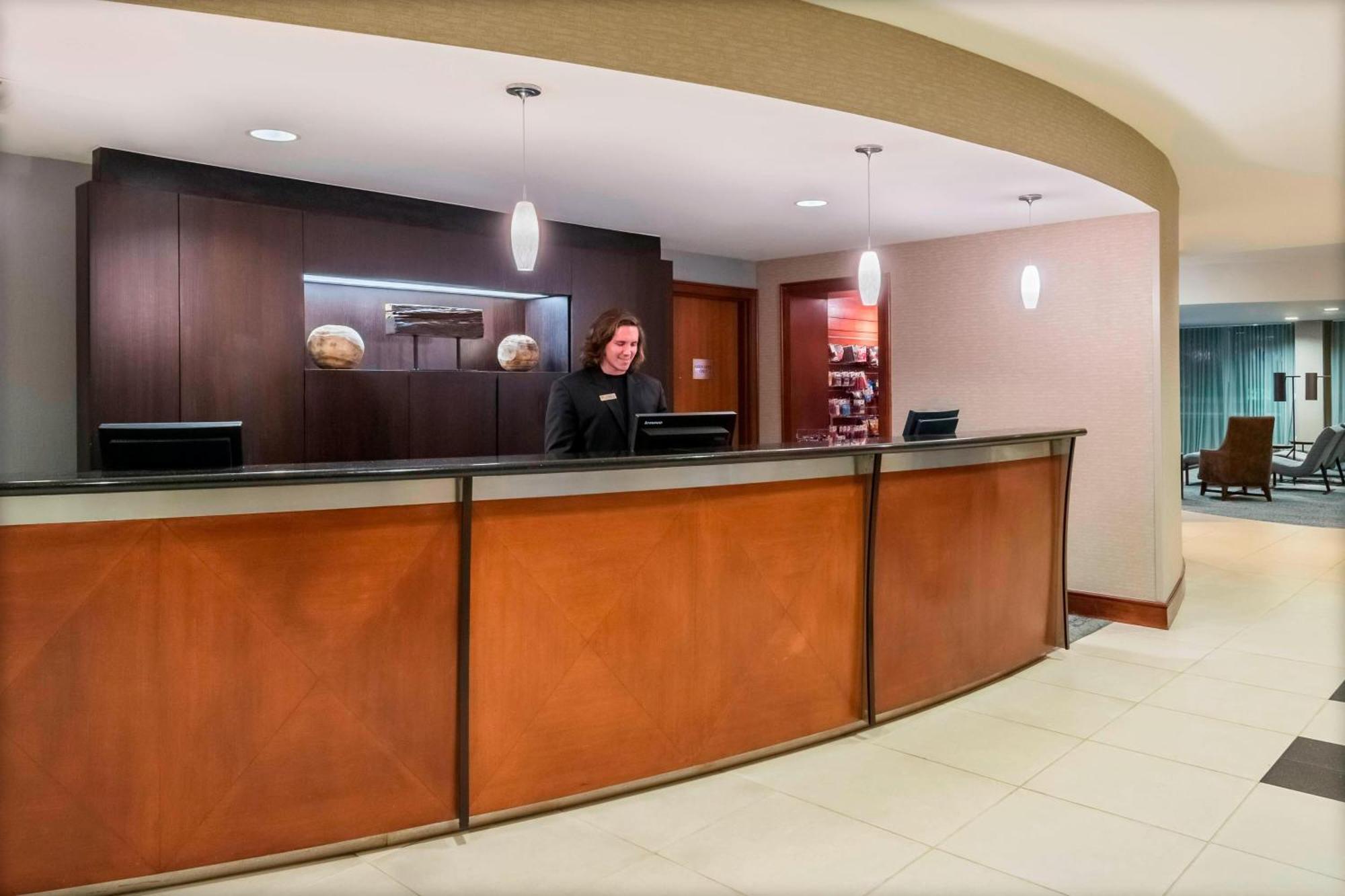 Courtyard Fort Myers At I-75 And Gulf Coast Town Center Estero Exterior photo