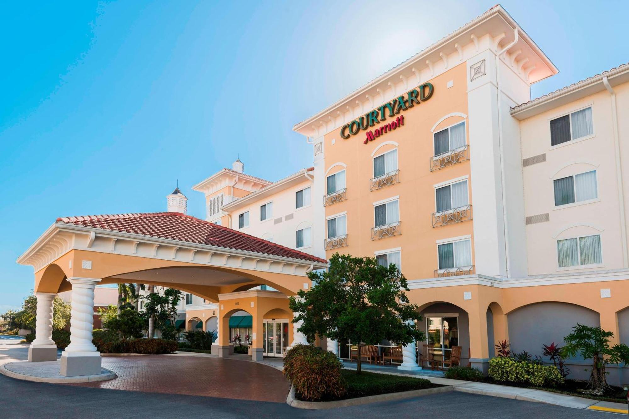 Courtyard Fort Myers At I-75 And Gulf Coast Town Center Estero Exterior photo