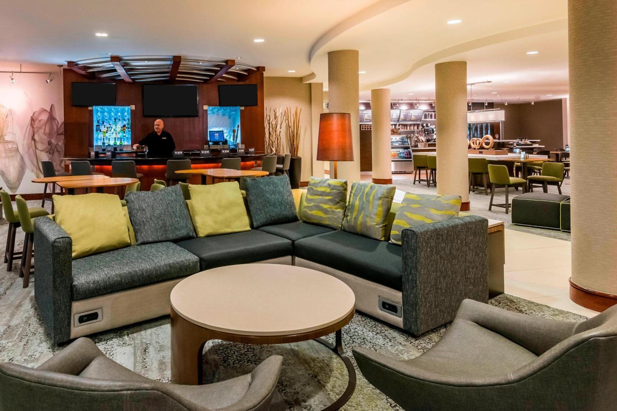 Courtyard Fort Myers At I-75 And Gulf Coast Town Center Estero Exterior photo