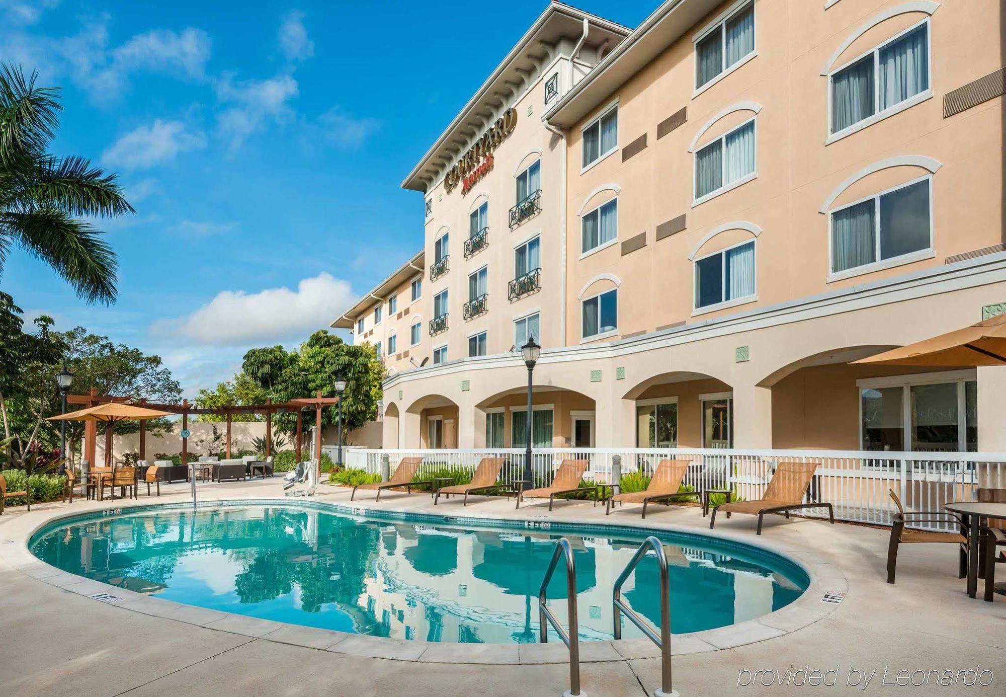Courtyard Fort Myers At I-75 And Gulf Coast Town Center Estero Exterior photo